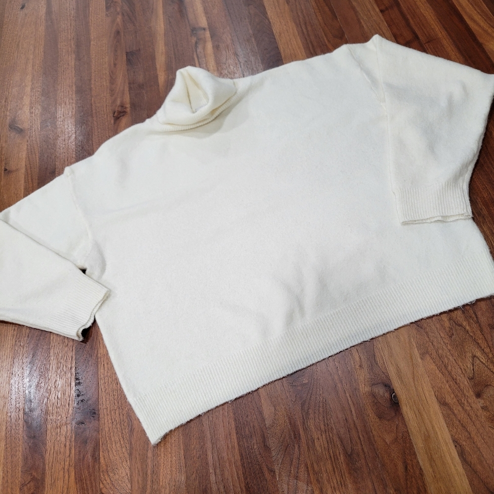 Cielo Cream Turtleneck Sweater Ribbed Trims Contains Wool Size XL